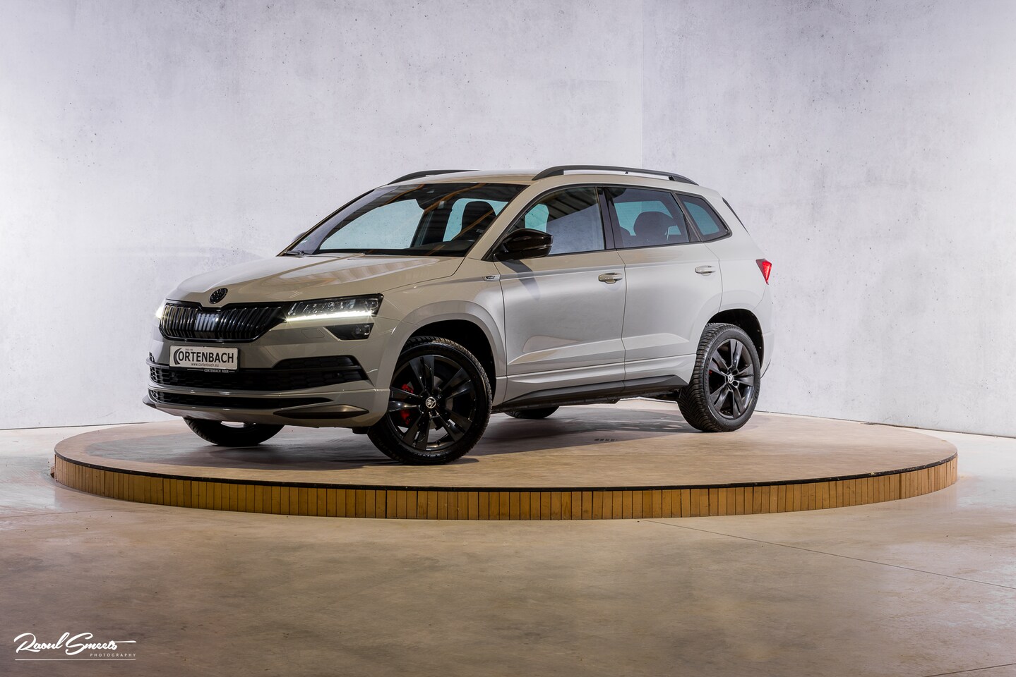 Skoda Karoq - 1.5 TSI ACT Sportline Business | Zwenkbare trekhaak | Steel Grey | Blis | Cruise control | - AutoWereld.nl