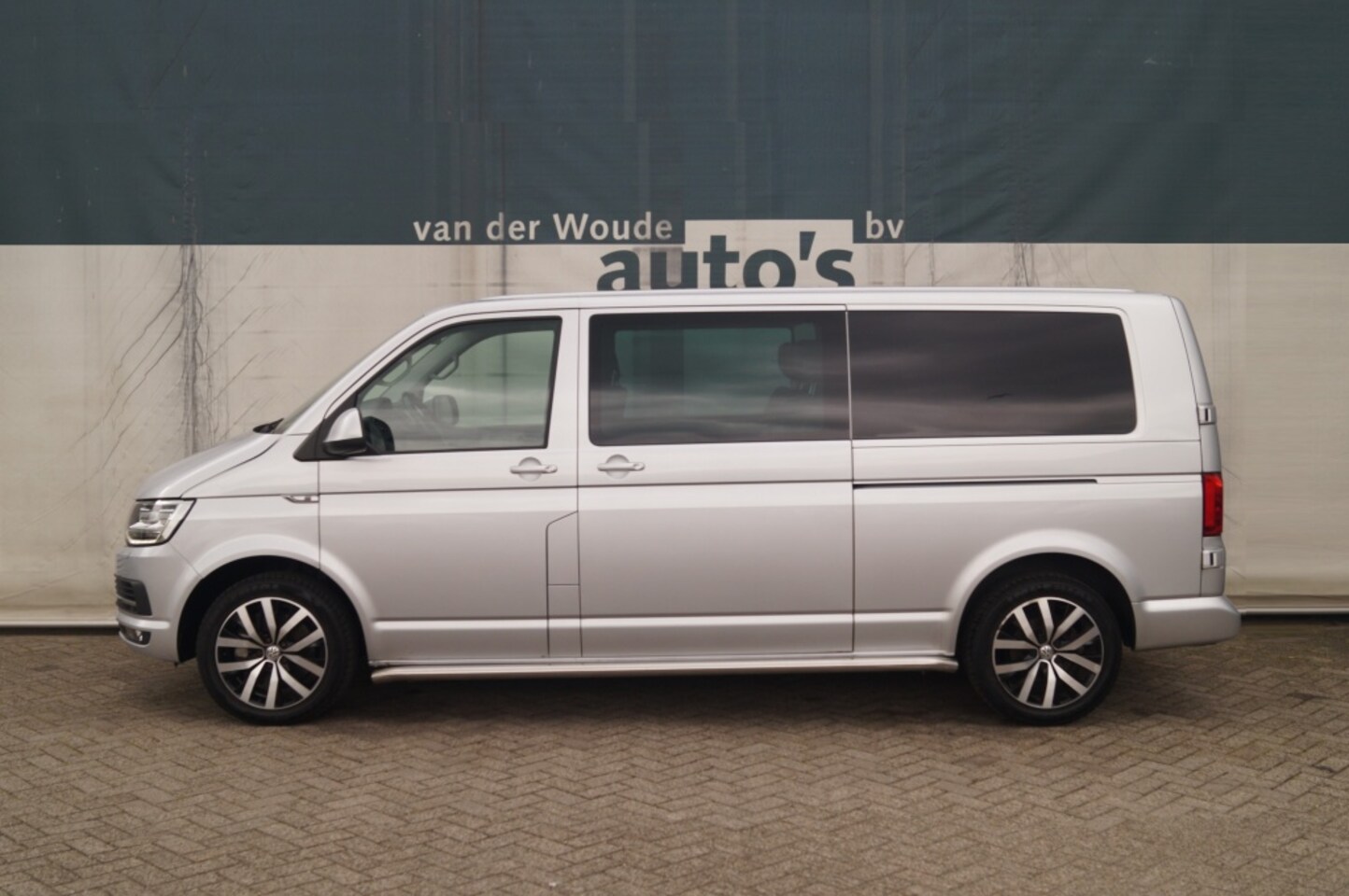 Volkswagen Transporter - 2.0 TDI 204pk DSG L2-H1 Dubbel Cabine 4-Motion Highline - AutoWereld.nl