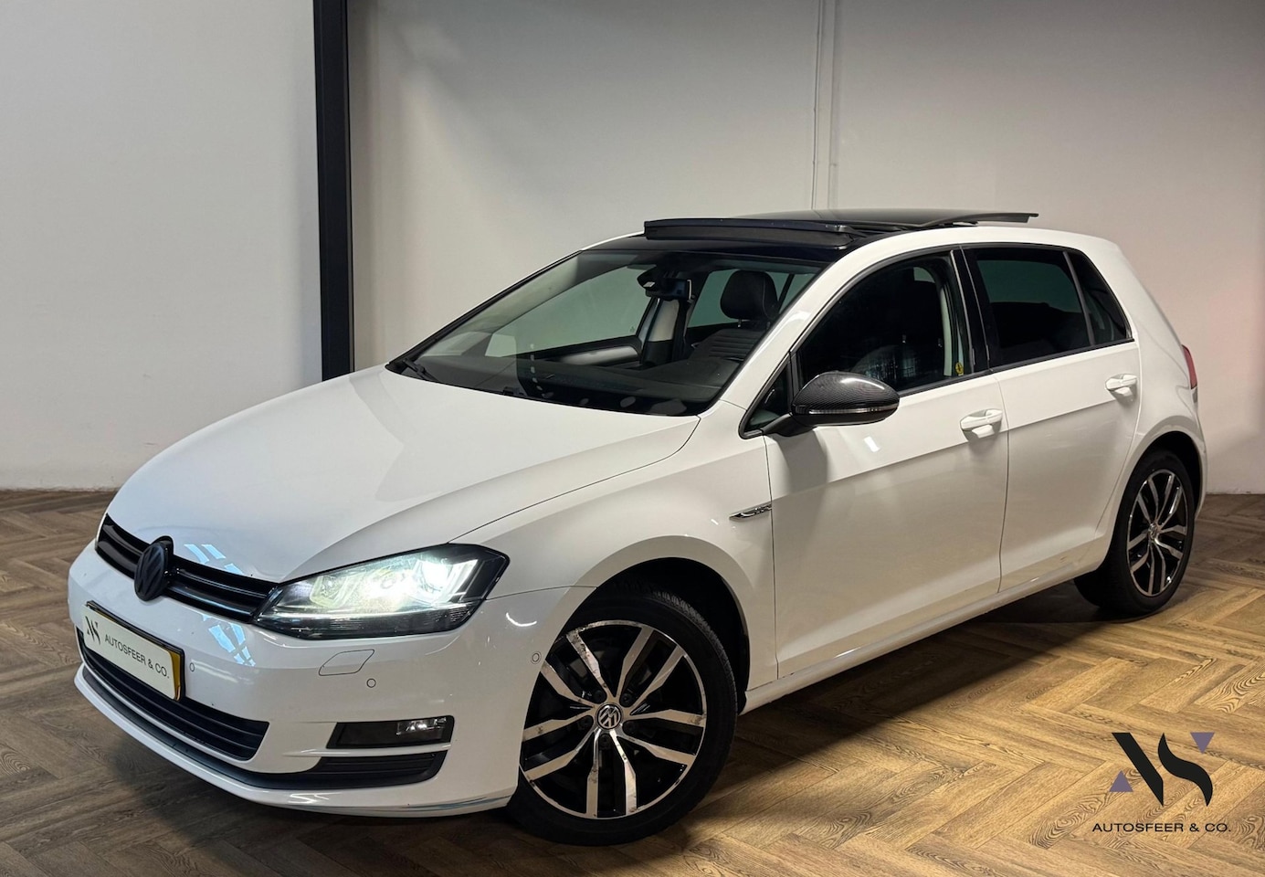 Volkswagen Golf - 1.4 TSI Highline PANO PDC TREKHAAK - AutoWereld.nl