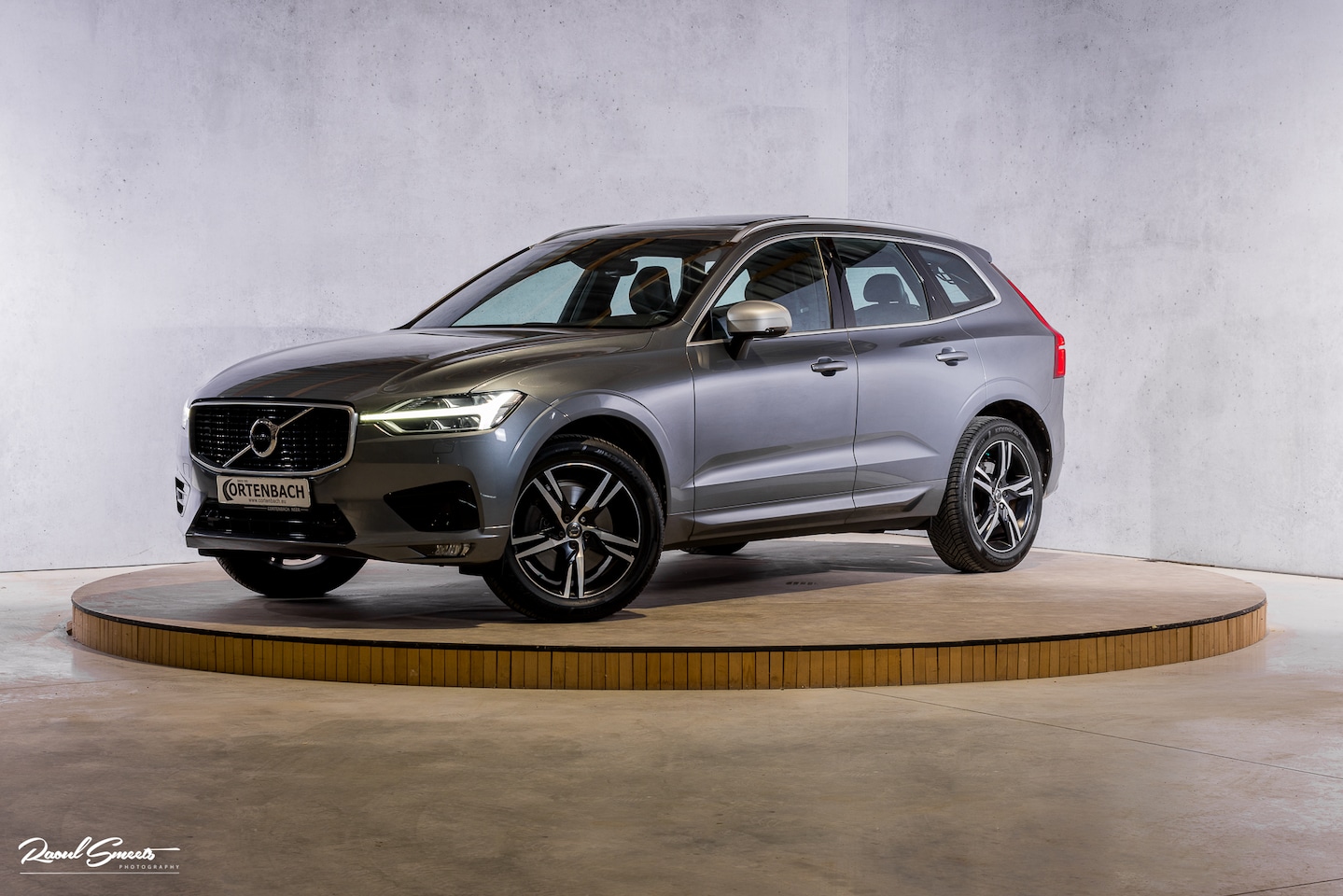Volvo XC60 - 2.0 T5 R-Design | Adaptieve cruise | Zwenkbare trekhaak | Panoramadak | Bliss | - AutoWereld.nl
