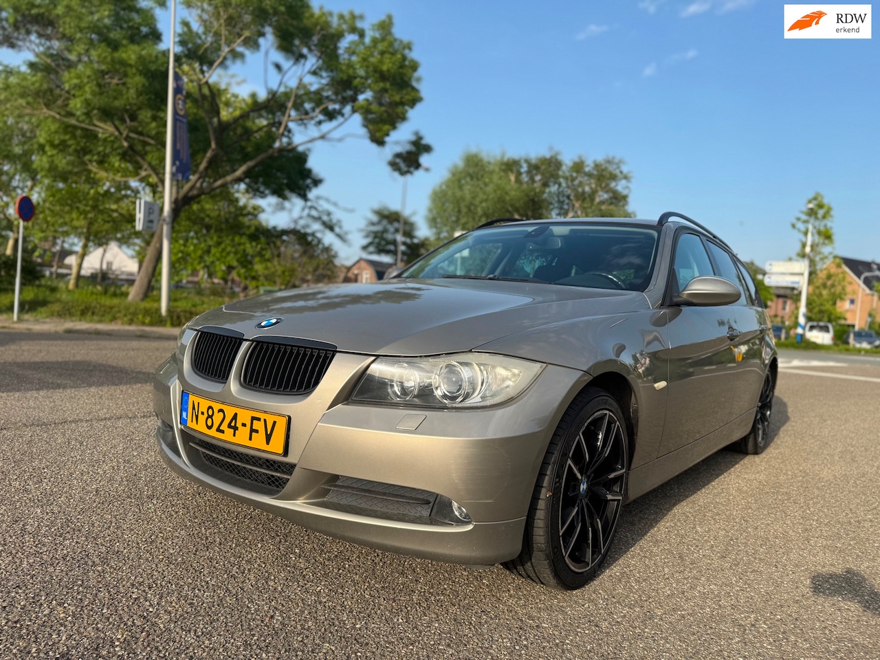 BMW 3-serie Touring - 320i / automaat / airco / cruise.control / elek.pakket / pdc / lmv / navi... - AutoWereld.nl