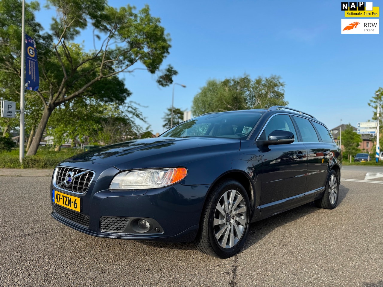 Volvo V70 - 1.6 T4 Limited Edition / airco / cruise.control / leder / pdc / elek.pakket / trekhaak/ st - AutoWereld.nl