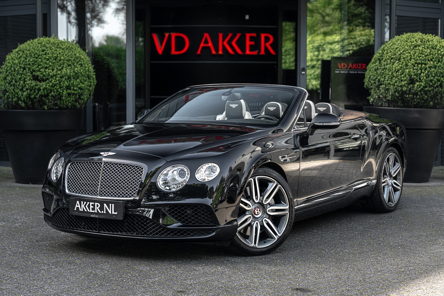 Bentley Continental GTC - V8 Mulliner | Color Split | Massage | Nekverw. | 21 Inch | Camera | Apple CarPlay - AutoWereld.nl