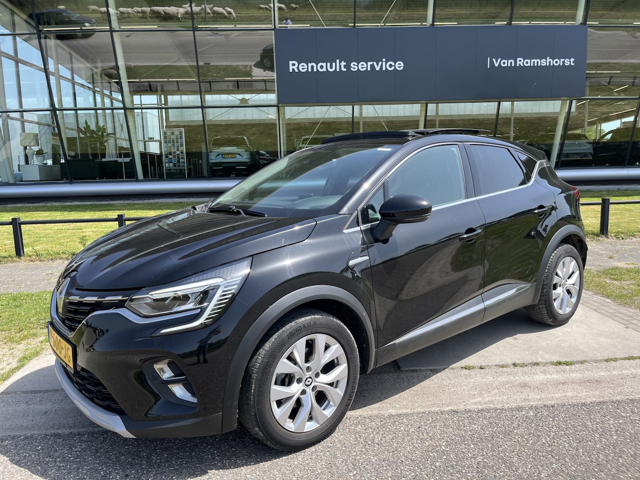 Renault Captur - 1.6 E-Tech Hybrid 145PK Intens / Trekhaak / Groot scherm / Open-Dak / Camera / Apple Carpl - AutoWereld.nl