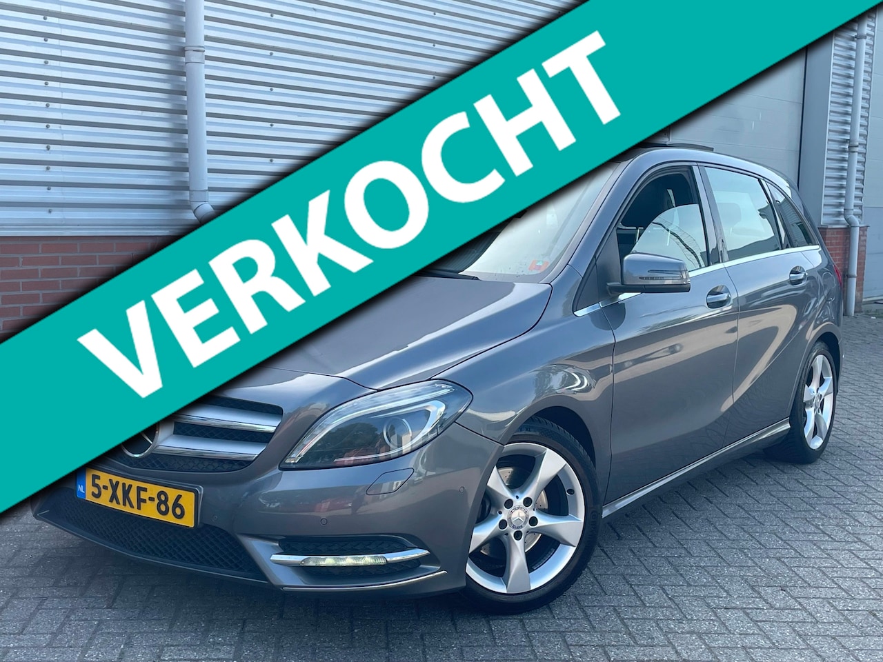 Mercedes-Benz B-klasse - 180 Ambition Automaat Panorama Trekhaak Airco Navi - AutoWereld.nl