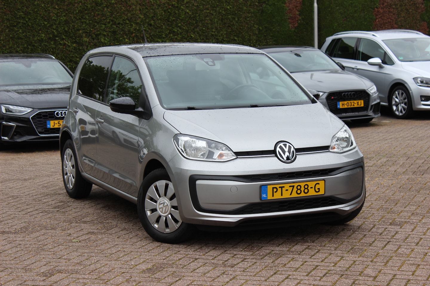 Volkswagen Up! - 1.0 BMT move up! / Camera / Navi. By App / Parkeerhulp achter / Bluetooth / Radio / Climat - AutoWereld.nl