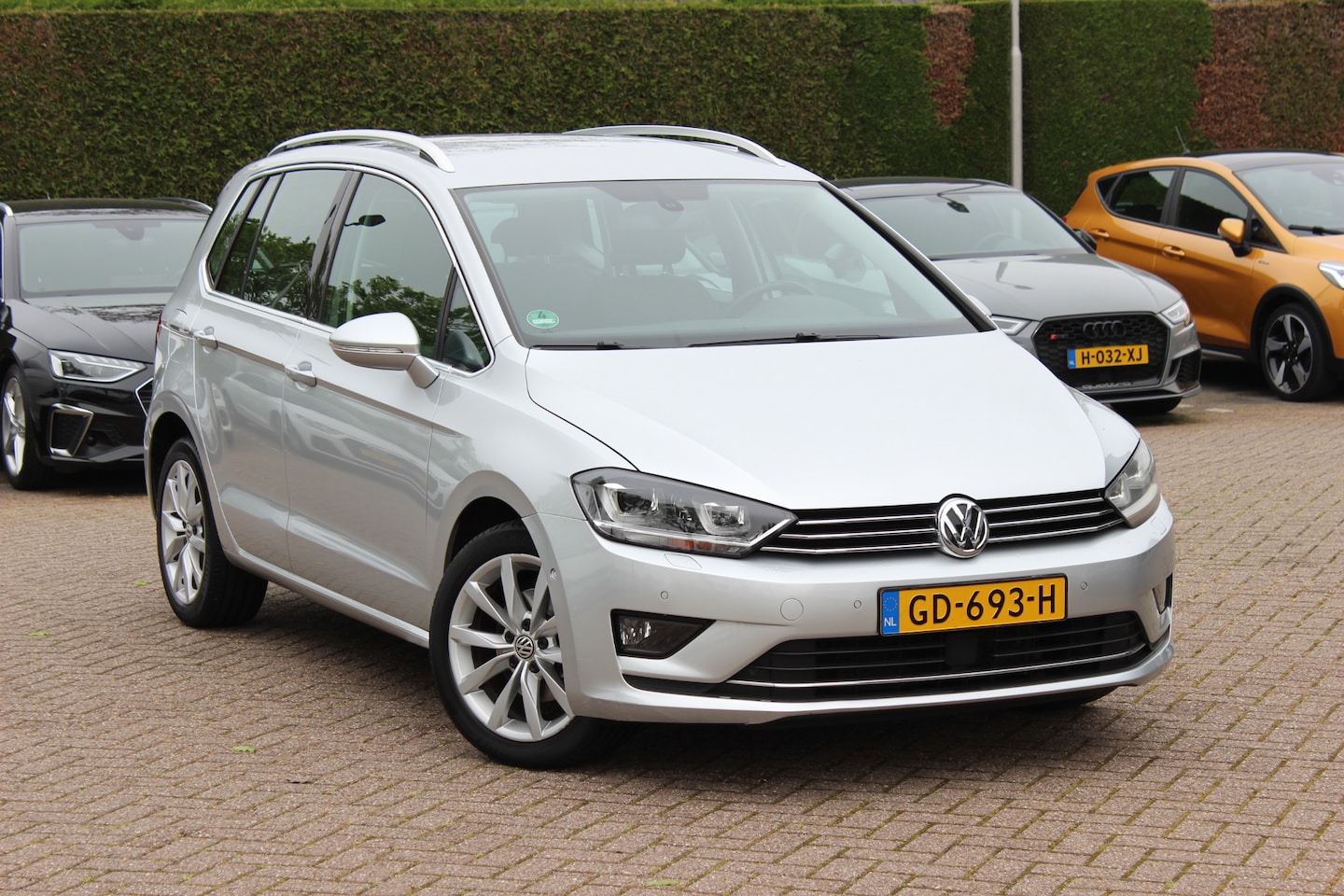 Volkswagen Golf Sportsvan - 1.4 TSI Highline 126pk / Navigatie / Parkeerhulp V+A / Xenon / 17'' / Stoelverwarming / Cr - AutoWereld.nl