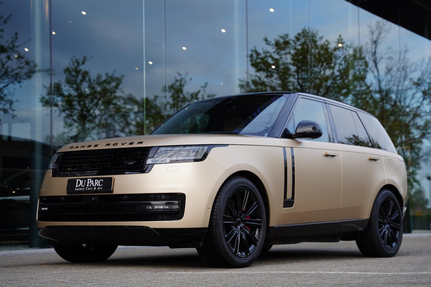 Land Rover Range Rover - P 440 E SE GEA GOLD LAMBORGHINI - AutoWereld.nl