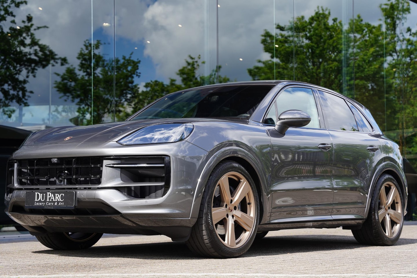 Porsche Cayenne - 3.0 E-Hybrid Black Edition / Sportdesign Pakket / Sportuilaat - AutoWereld.nl