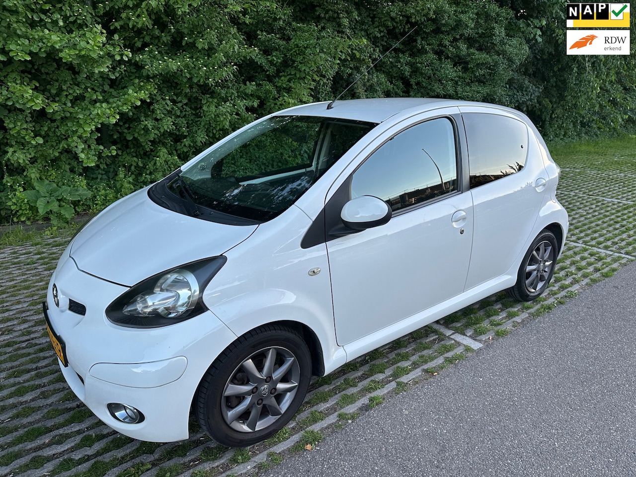 Toyota Aygo - 1.0-12V Dynamic Navigator 98DKM NAP! - AutoWereld.nl