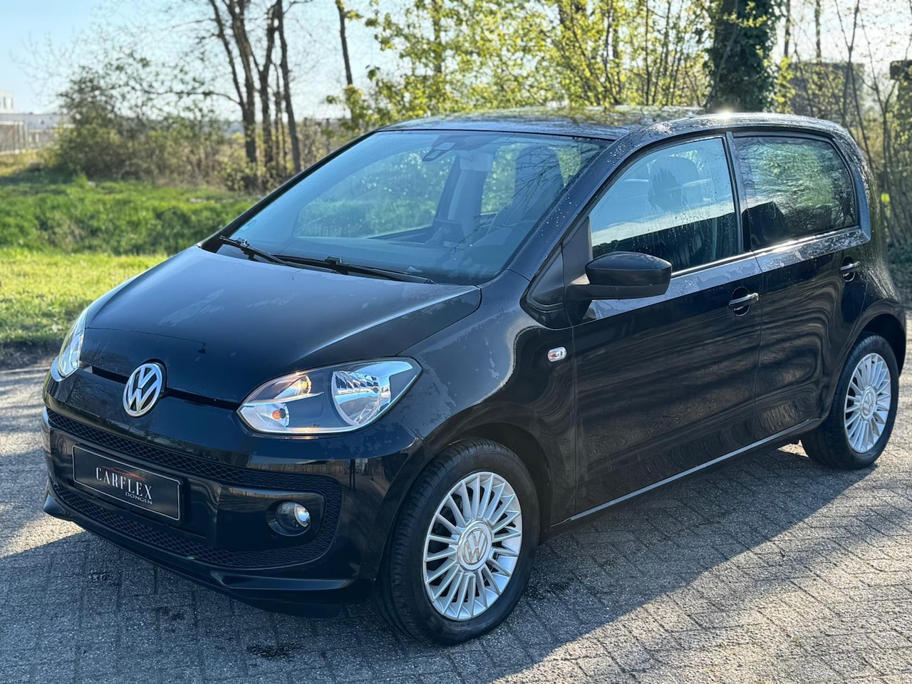 Volkswagen Up! - 1.0 high up! Airco/Cruise/NAVI - AutoWereld.nl