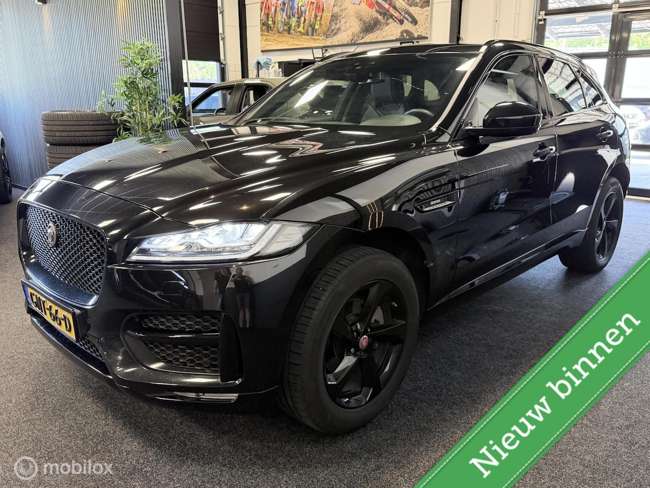Jaguar F-Pace - 2.0 R-Sport AWD 20d NETTO EX BPM - AutoWereld.nl