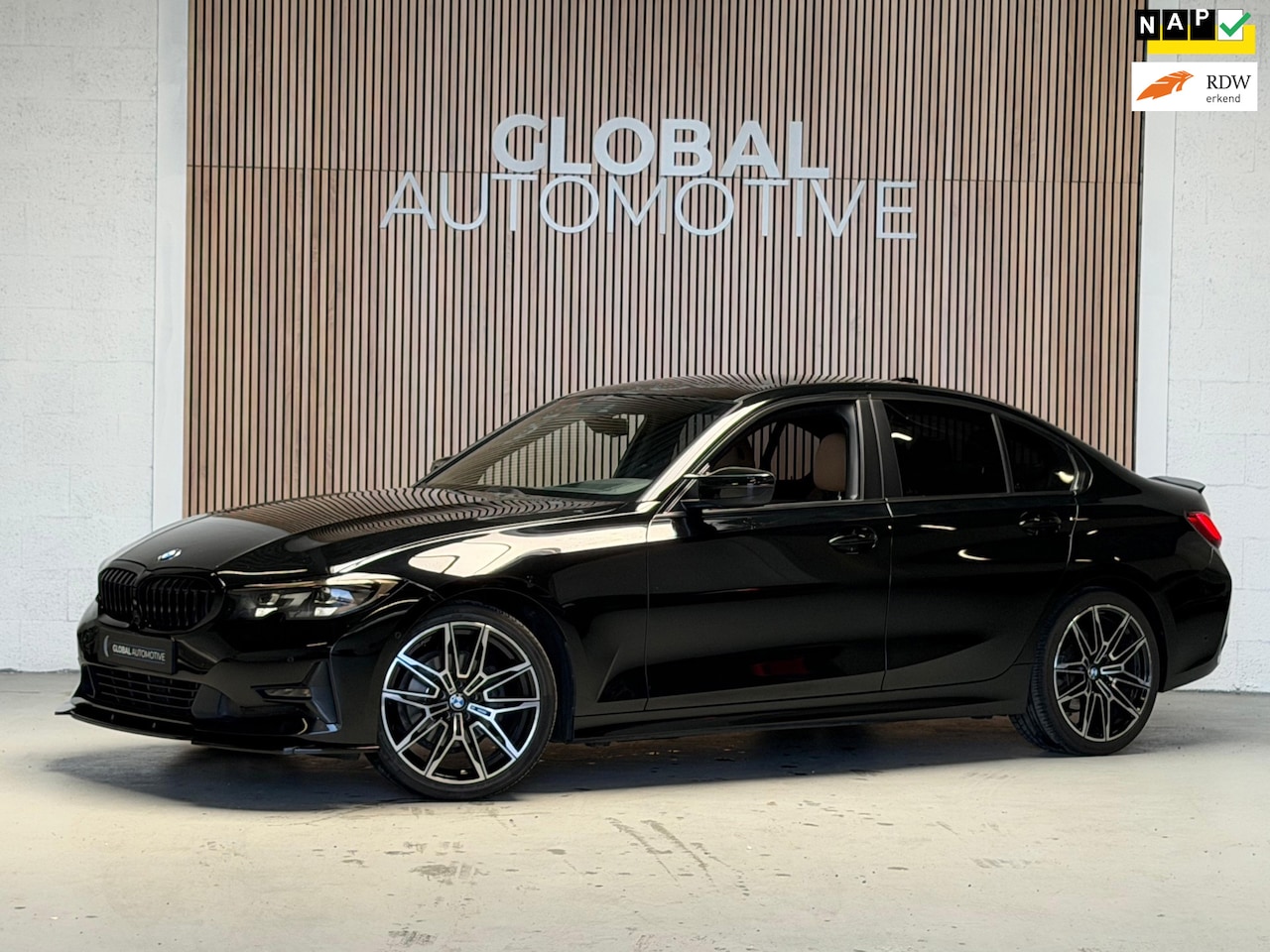 BMW 3-serie - 320i Executive Edition - MAXTON SPLITTER - LEER - 19'' - 310PK TUNING - AutoWereld.nl