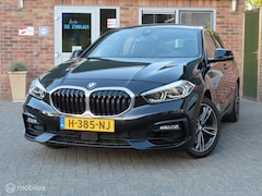 BMW 1-serie - 118i Sport High Executive|Sport stoelen leder|Zwarte hemelbekleding|Stoelverwarming|Sfeerv