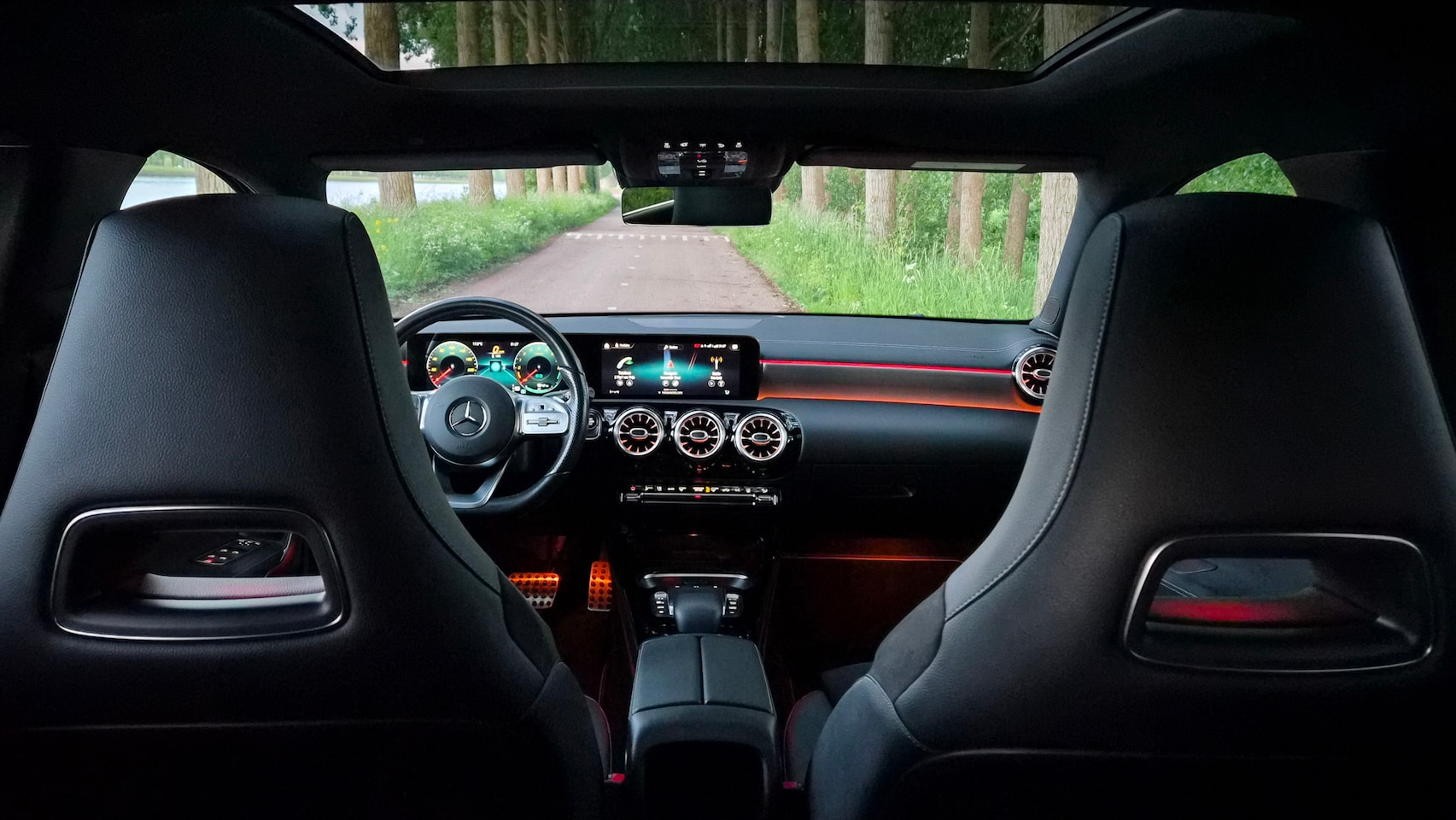 Mercedes-Benz A-klasse - 250 e Business Solution AMG Limited AMG | Nightline | Edition| Pano | Widescreen | Ambilight | 8DCTversnelling - AutoWereld.nl