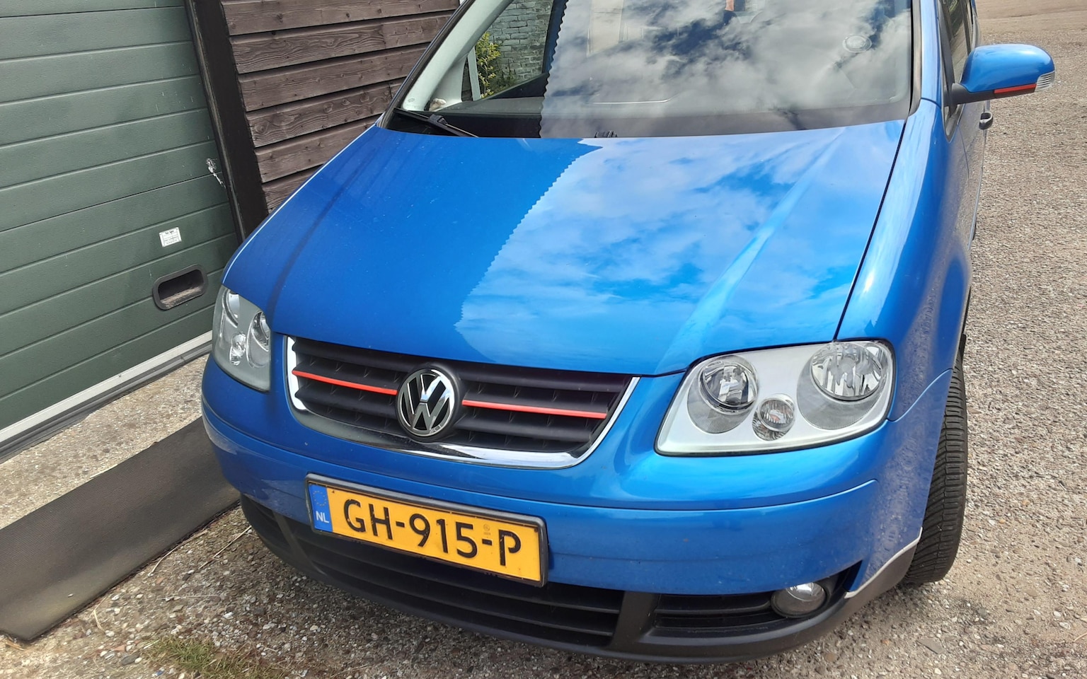VOLKSWAGEN TOURAN