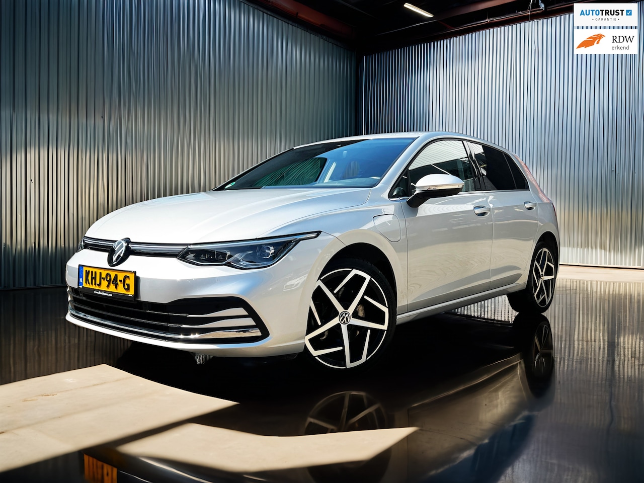 Volkswagen Golf - 1.4 eHybrid Style plugin_204PK_Carplay_stoel massage_ACC - AutoWereld.nl