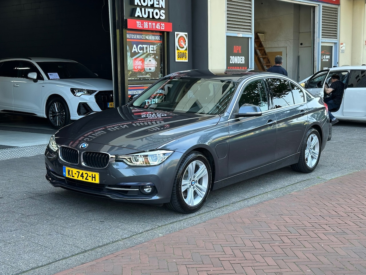 BMW 3-serie - 330e Centennial High Executive Leer Navi Camera - AutoWereld.nl