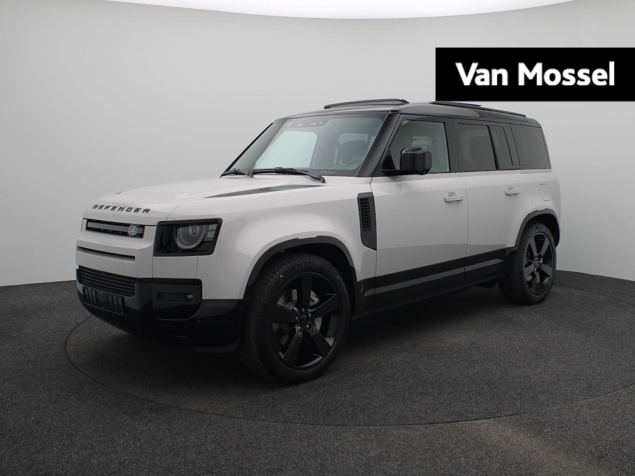Land Rover Defender 110 - 2.0 P300e HSE Dynamic Edition | Cold Climate & Black Pack | ClearSight | 22'' velgen | Ele - AutoWereld.nl
