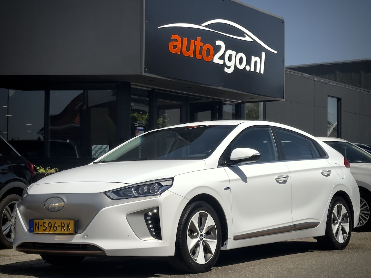 Hyundai IONIQ - Premium EV Aut SOH 82.3% LEDER NAVI CAMERA APPLE-CARPLAY LED LMV PDC - AutoWereld.nl