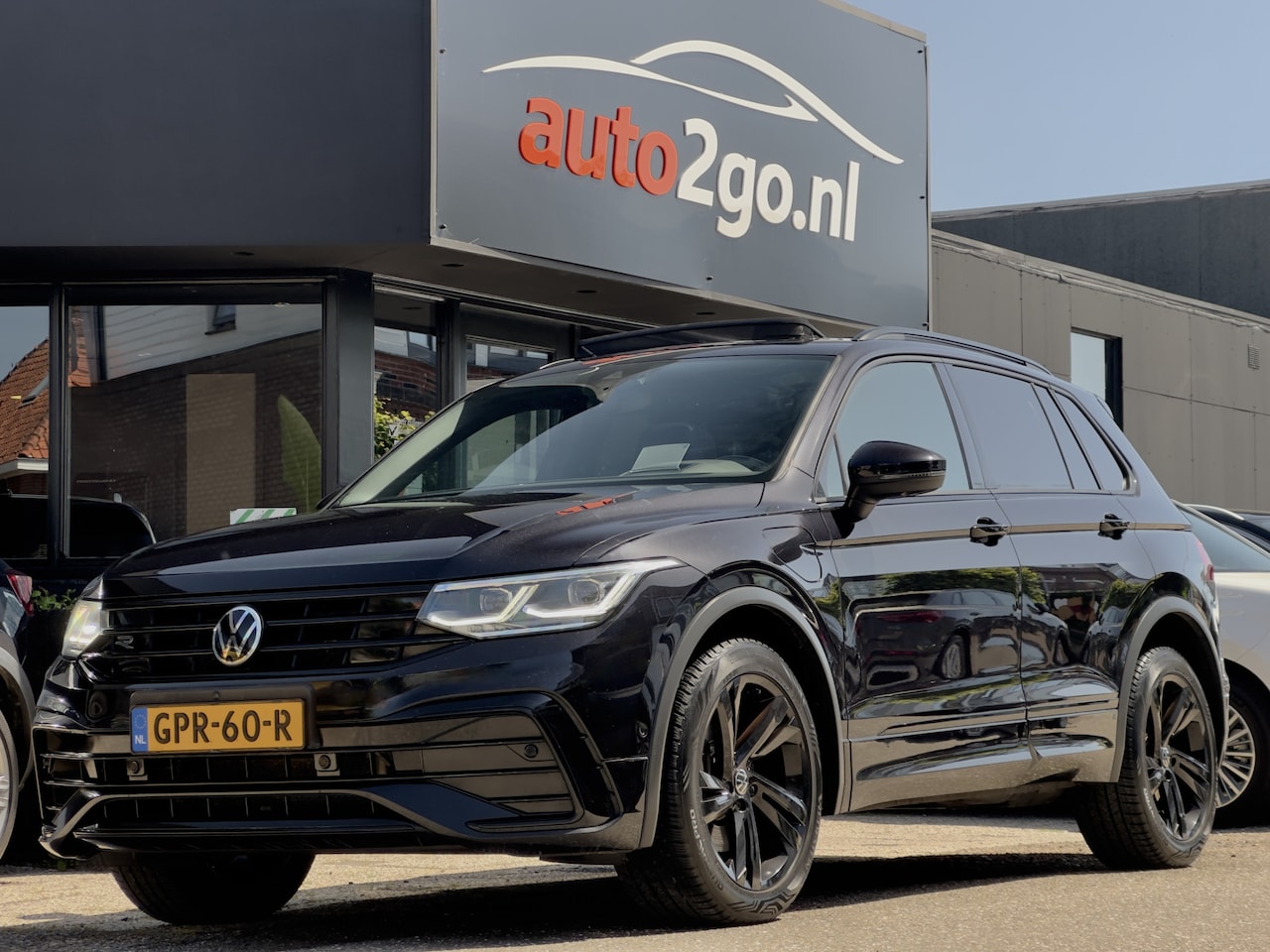 Volkswagen Tiguan - 1.4 TSI AUT6 EHYBRID 3X R-LINE + BLACK-EDITION PANODAK LEDER NAVI CAMERA DIGI-DASH APPLE=C - AutoWereld.nl