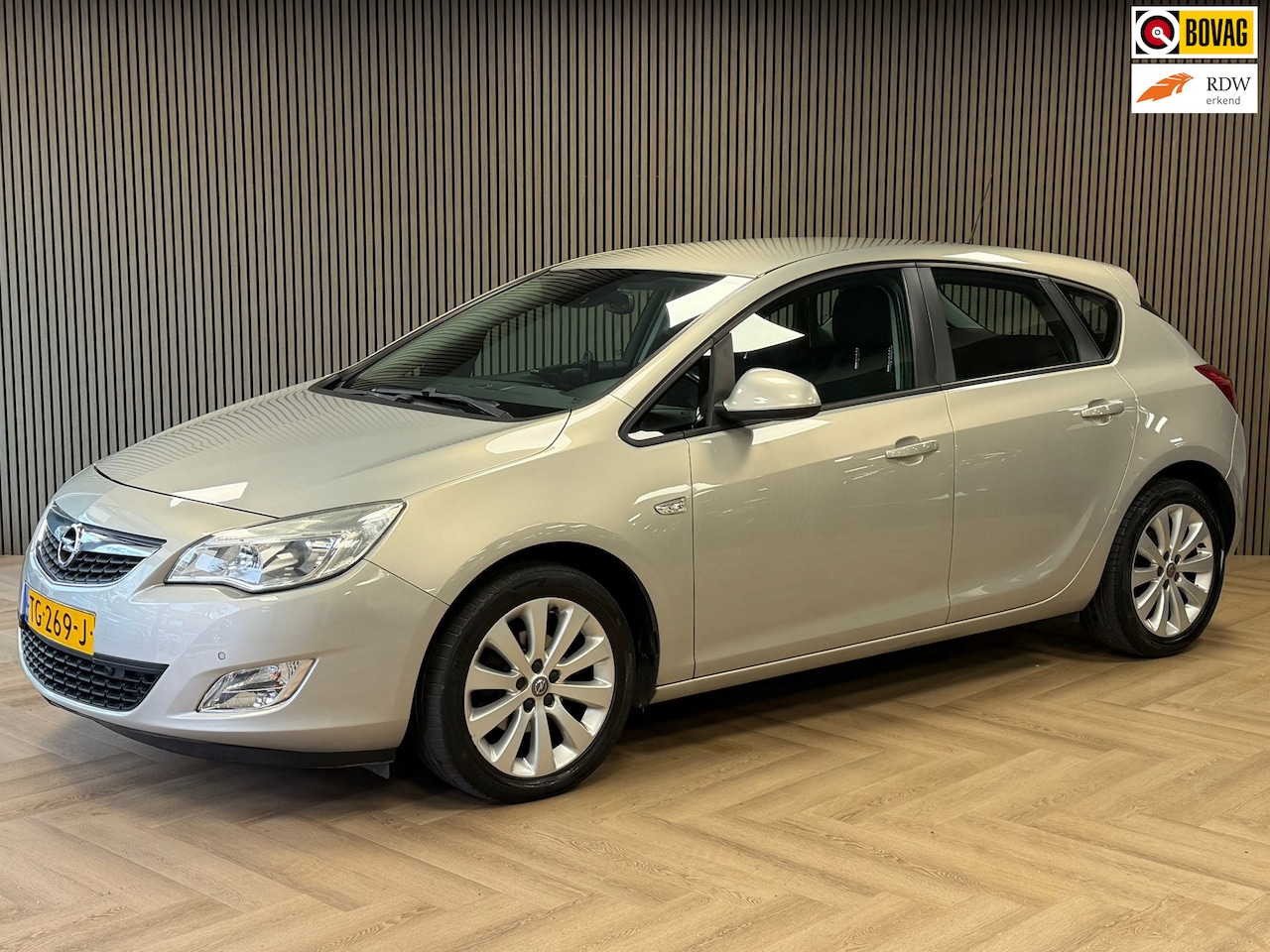 Opel Astra - 1.6 Edition AUTOMAAT PDC AIRCO CRUISE TREKHAAK - AutoWereld.nl