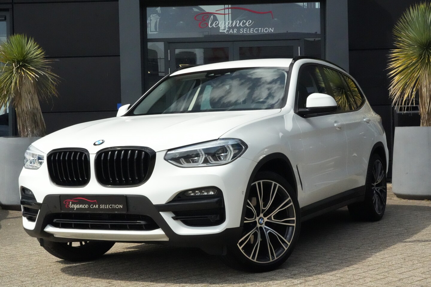 BMW X3 - xDrive20i High Executive Edition 184pk Navigatie/Camera/Stoelverwarming - AutoWereld.nl