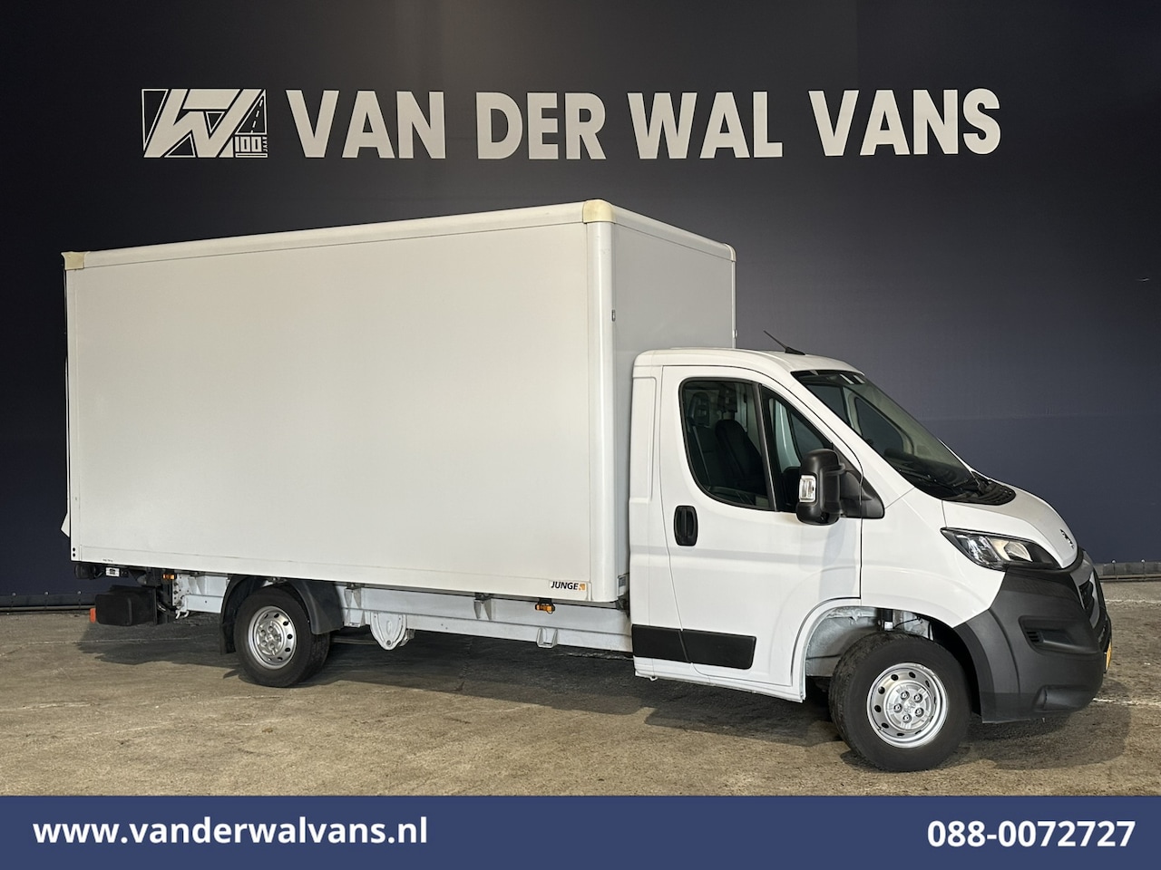 Peugeot Boxer - 2.2 BlueHDi 141pk Bakwagen 436cm Lang Laadklep Euro6 Airco | Cruisecontrol | 1055kg laadve - AutoWereld.nl