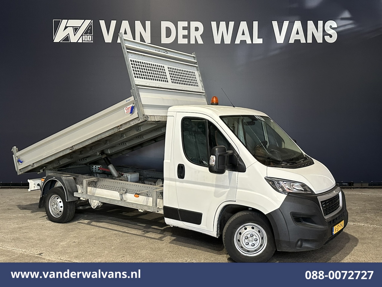 Peugeot Boxer - 2.2 BlueHDi 140pk Kipper Open Laadbak Euro6 Bijrijdersbank Bluetooth telefoonvoorbereiding - AutoWereld.nl