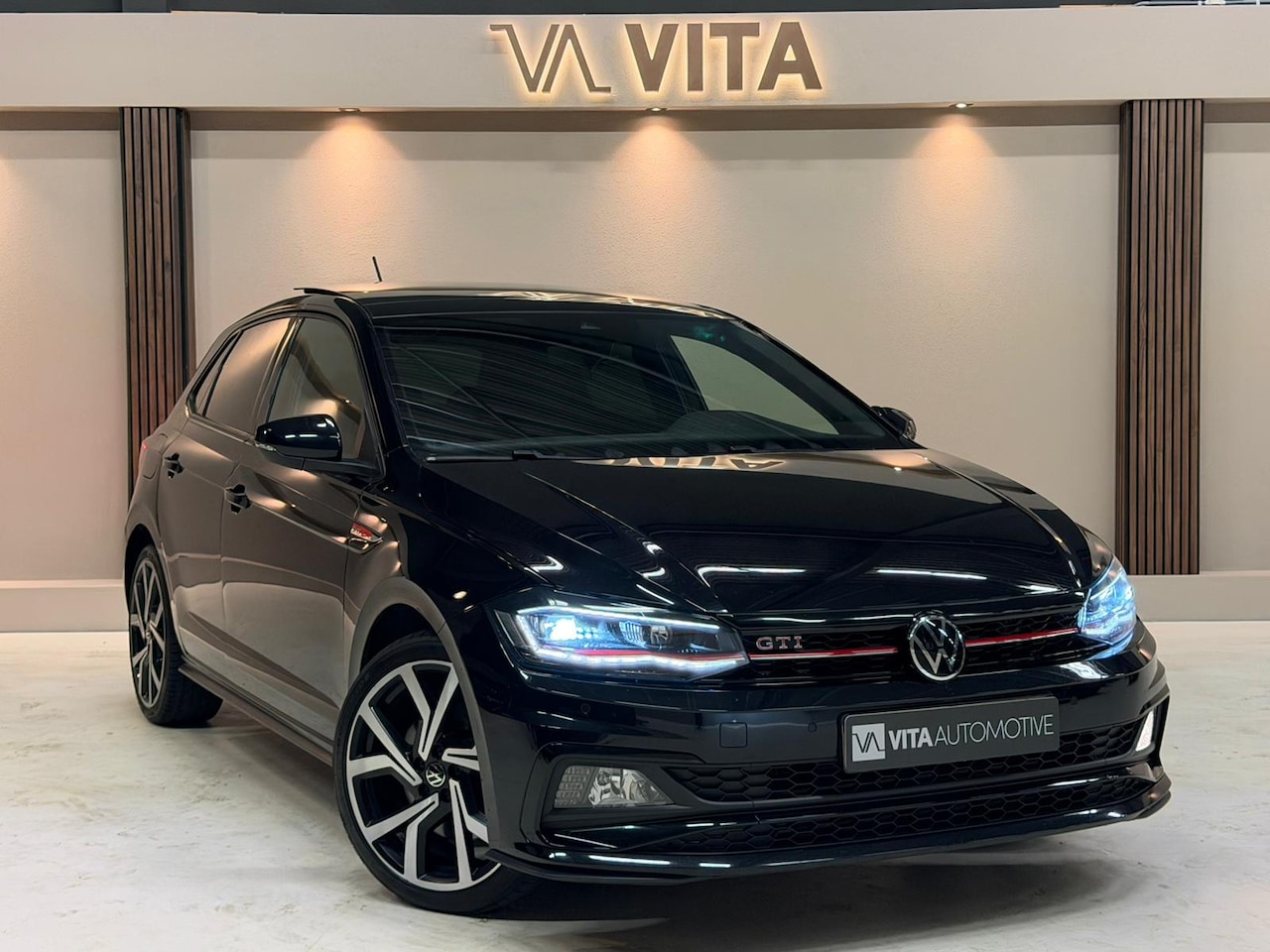 Volkswagen Polo - 2.0 TSI GTI Pano|Keyless|Camera|Beats|ACC|Dodehoek - AutoWereld.nl