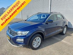 Volkswagen T-Roc - 1.5 TSI Style Automaat, trekhaak, applecarplay/android/nav, airco, cruisecontrol, stoel/st