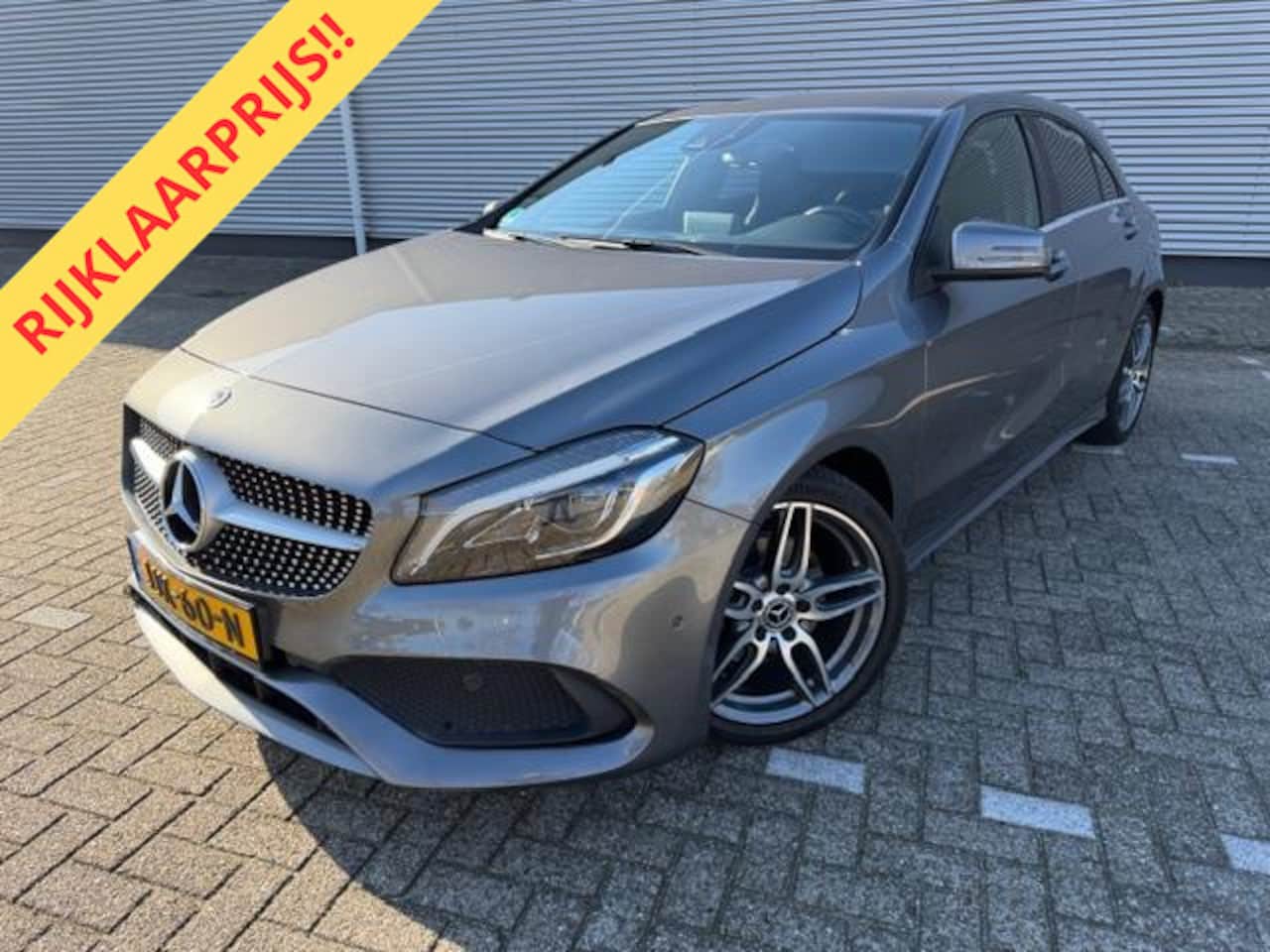 Mercedes-Benz A-klasse - 180 Ambition AMG-Line ,Navigatie,Carplay/Andriod, Xenon/Led, Lm velgen, afn.Trekhaak, - AutoWereld.nl