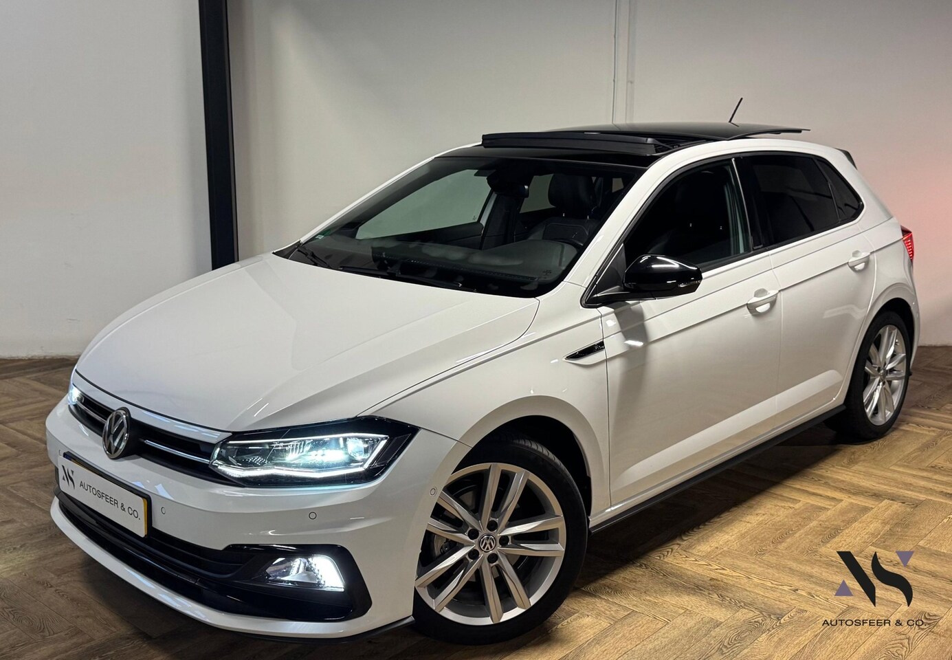 Volkswagen Polo - 1.6 TDI R-Line PANO KEYLESS CAM CARPLAY - AutoWereld.nl