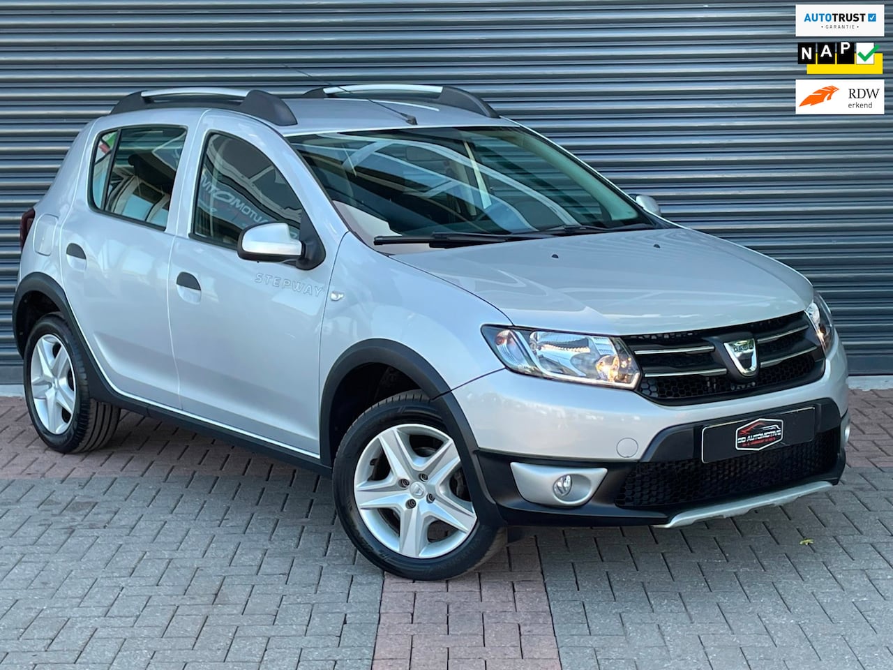 Dacia Sandero Stepway - 0.9 TCe Lauréate Trekhaak | Navi | Cruise | Airco - AutoWereld.nl