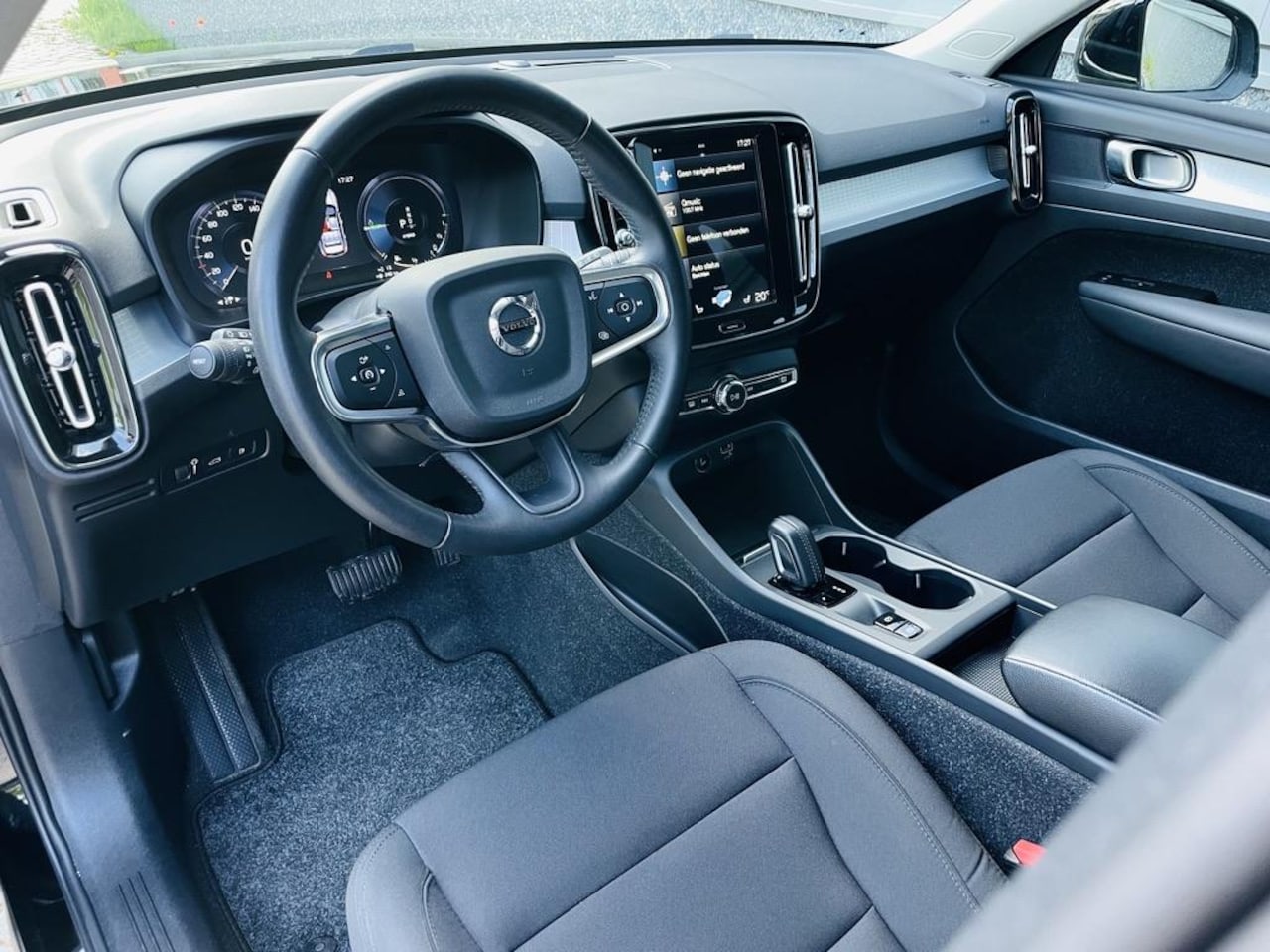Volvo XC40 - 1.5 T4 Recharge Inscription Expression | Apple Carplay + Android | Parkeersensoren | Stuur