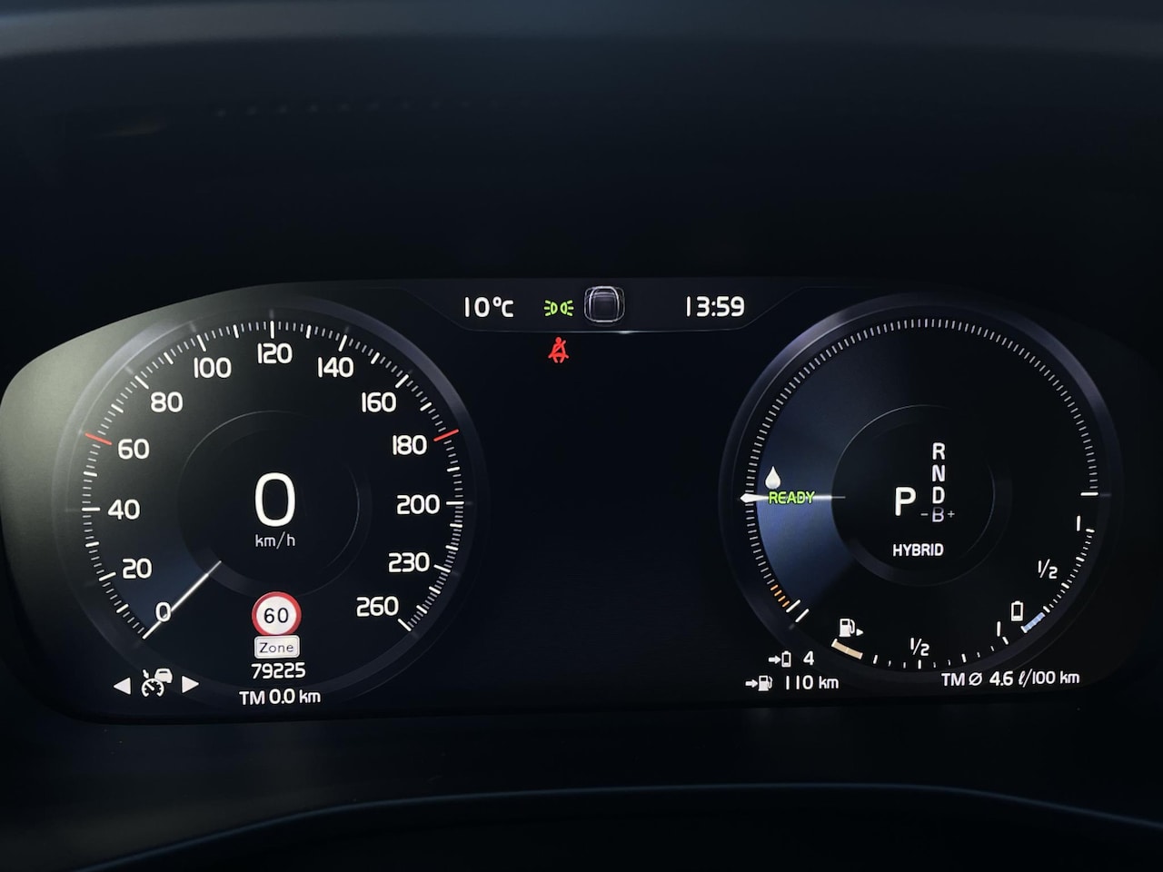 Volvo XC40 - 1.5 T4 Recharge Inscription Expression | Apple Carplay + Android | Parkeersensoren | Stuur