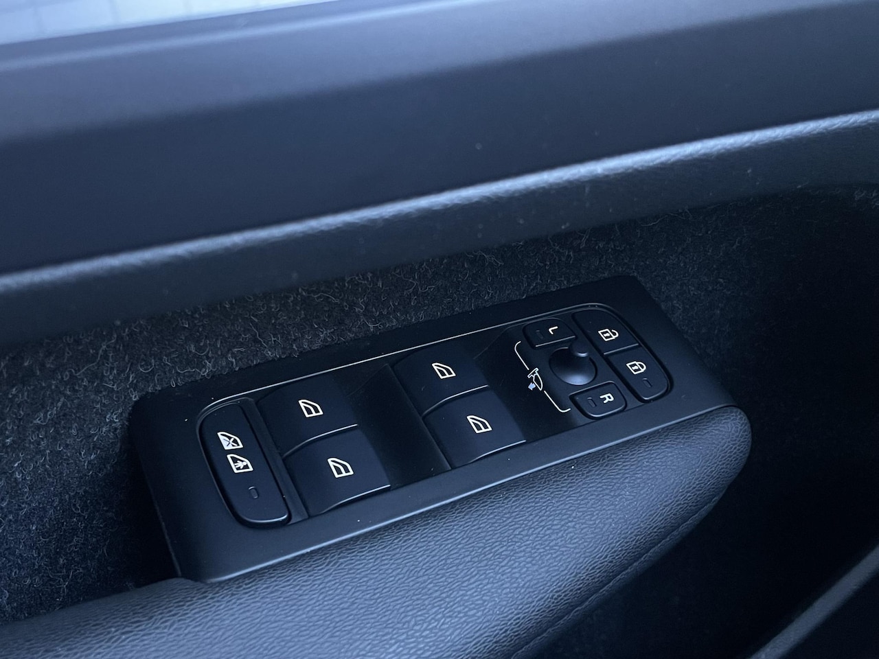 Volvo XC40 - 1.5 T4 Recharge Inscription Expression | Apple Carplay + Android | Parkeersensoren | Stuur
