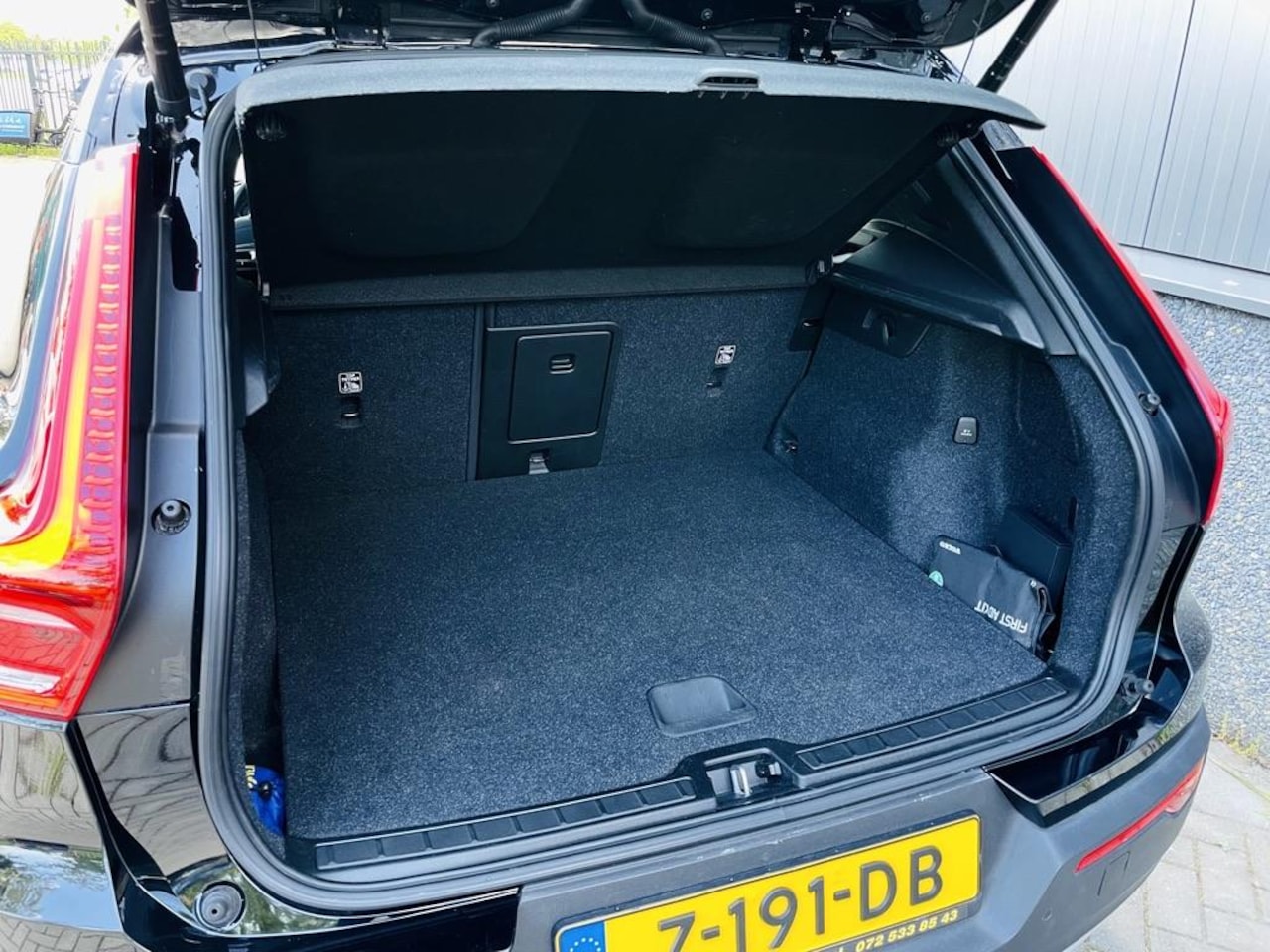 Volvo XC40 - 1.5 T4 Recharge Inscription Expression | Apple Carplay + Android | Parkeersensoren | Stuur