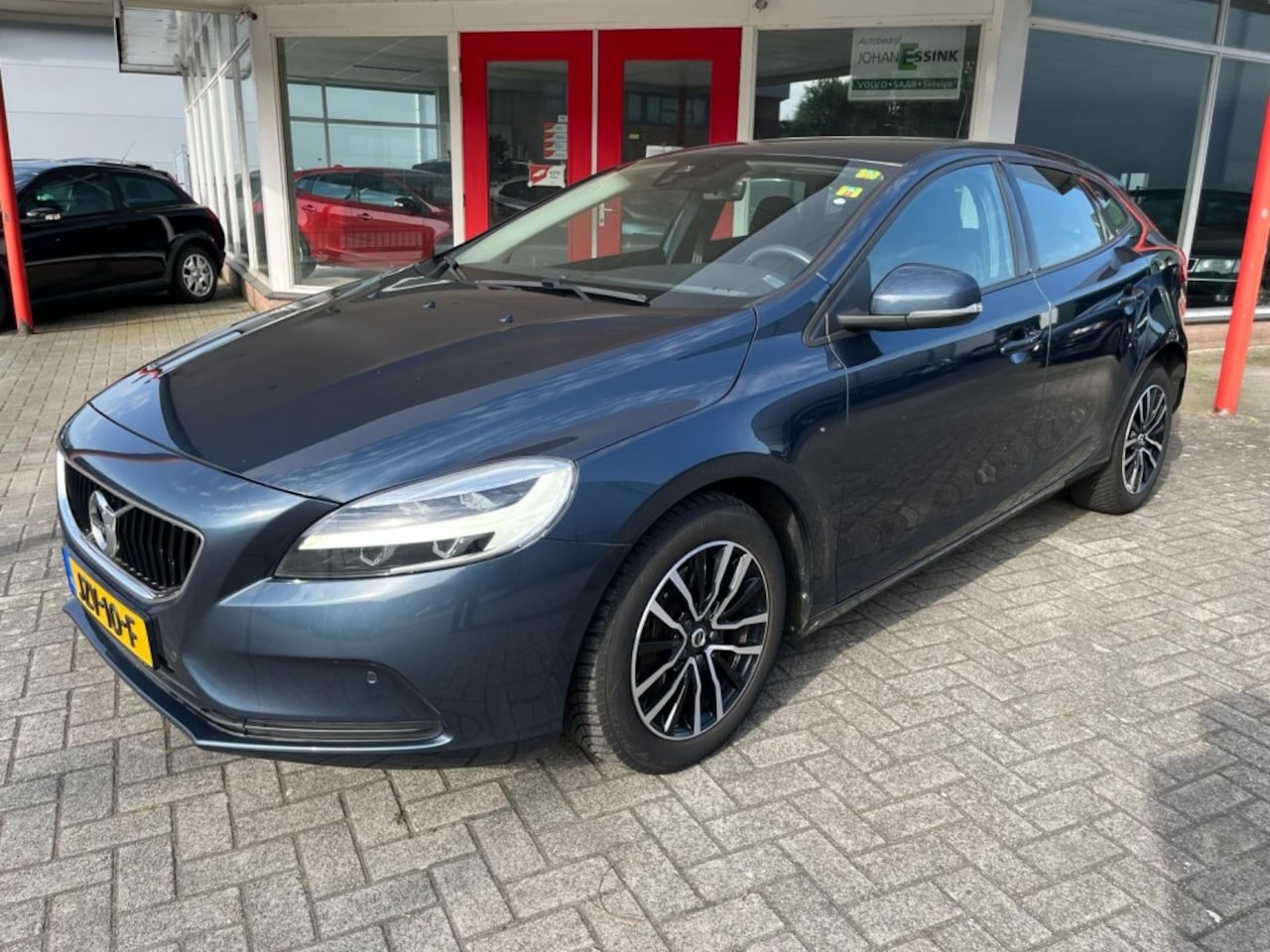Volvo V40 - 1.5 T2 122PK Momentum LED/NAVI/PDV Voor en achter - AutoWereld.nl