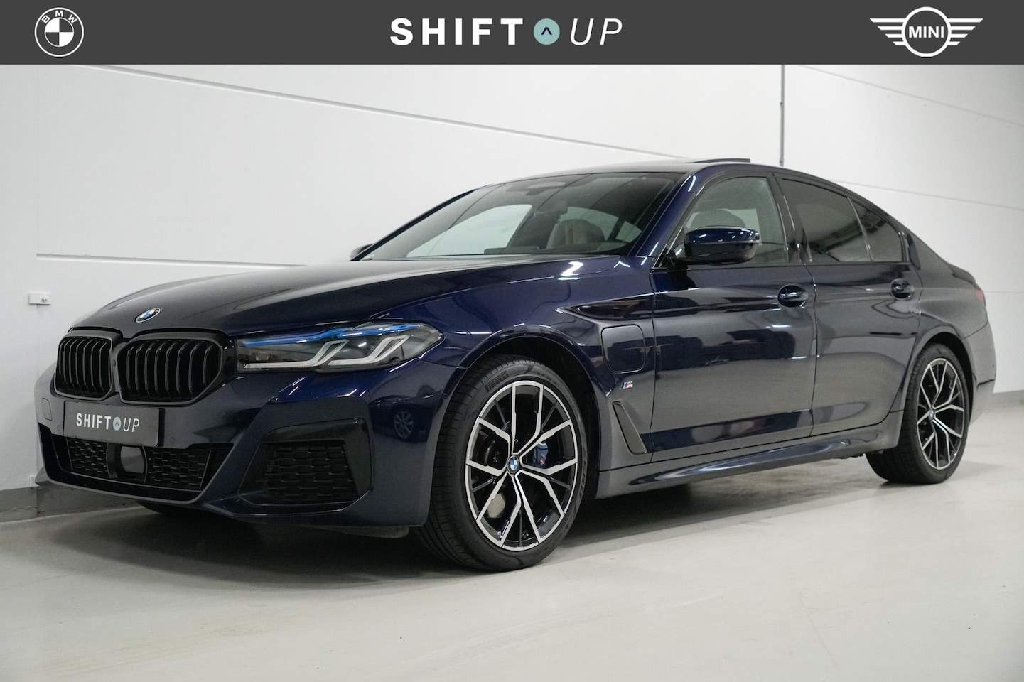 BMW 5-serie - 530e xDrive M-Sport | Schuifdak | Nappa leder | CoPilot | Laser - AutoWereld.nl