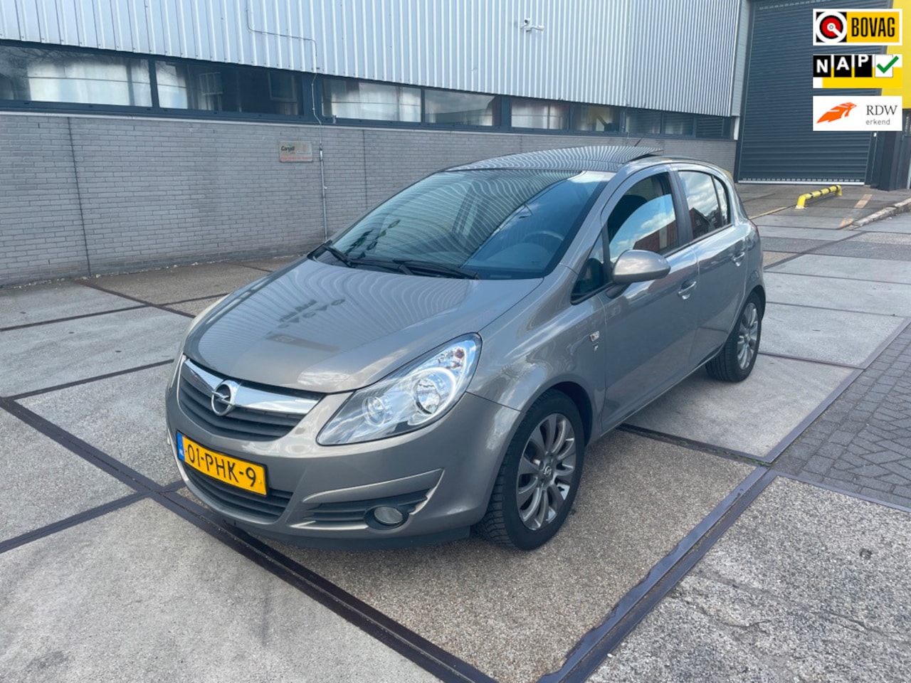 Opel Corsa - 1.4-16V '111' Edition 1.4-16V '111' Edition - AutoWereld.nl