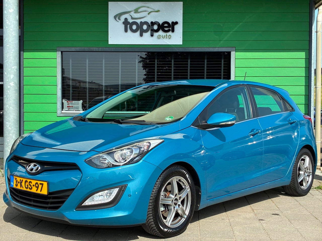 Hyundai i30 - 1.6 GDI i-Vision|2e Eigenaar|Navigatie|Camera|CruiseControl - AutoWereld.nl