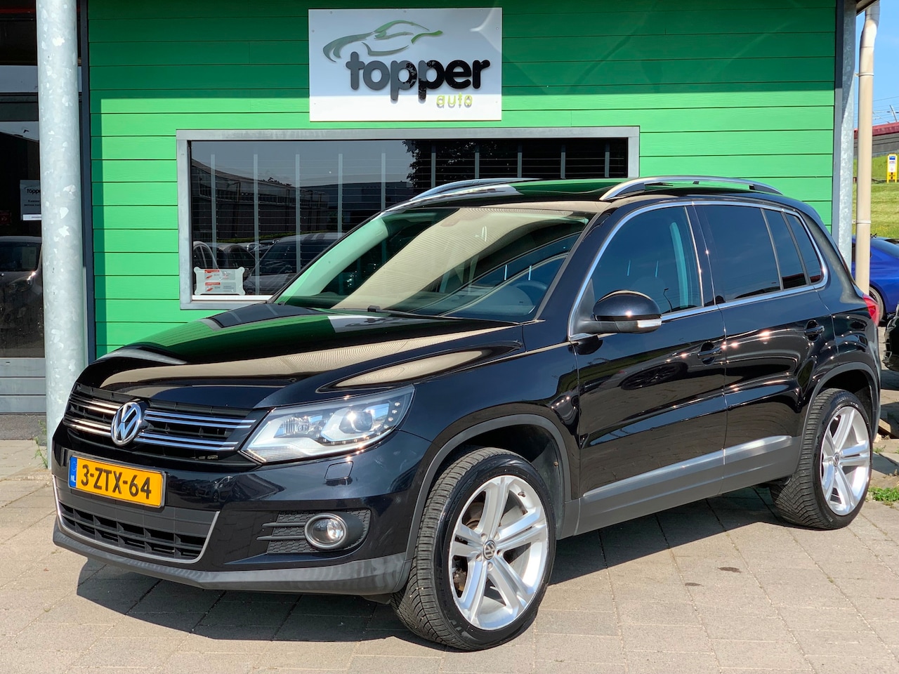 Volkswagen Tiguan - 2.0 TSI Sport&Style 4Motion|Automat|Pano|Stoelverwarming - AutoWereld.nl