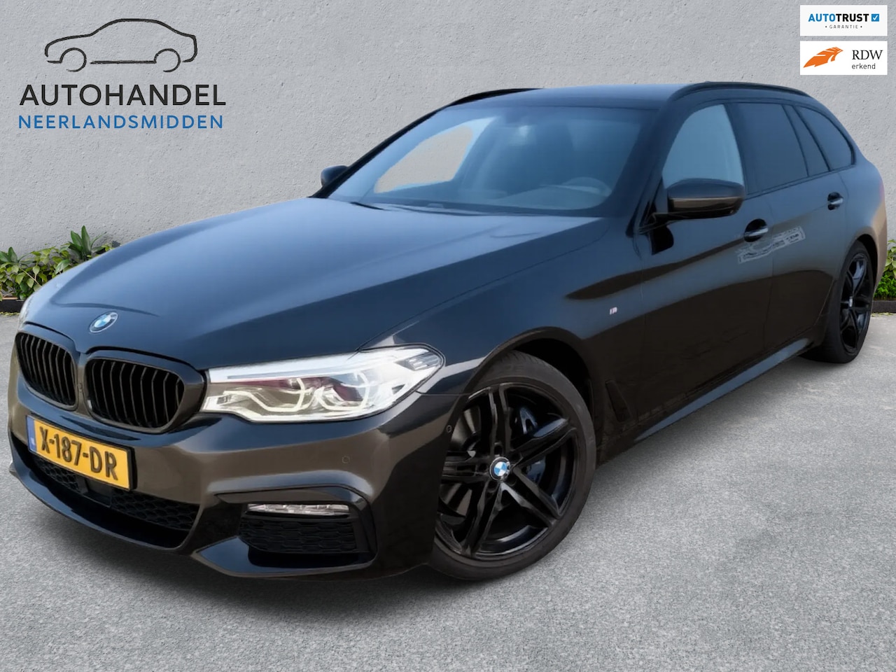 BMW 5-serie Touring - 530i High Executive M sport Pano Sfeer trekhaak - AutoWereld.nl