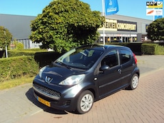 Peugeot 107 - 1.0-12V Millesim 200