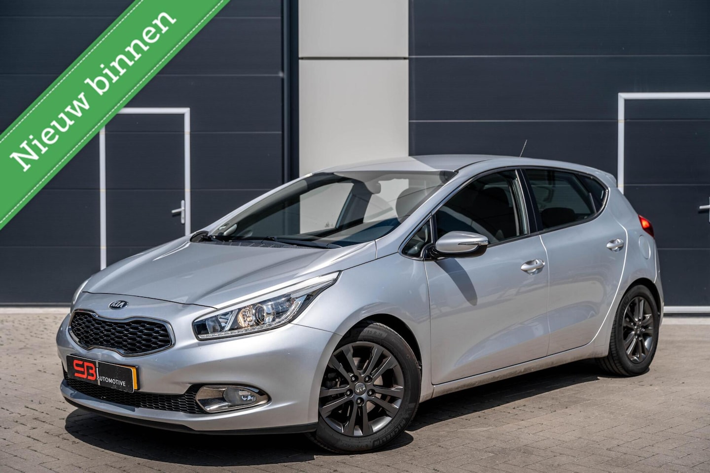 Kia Cee'd - 1.6 GDI Comfort Pack Airco|Sensor|Cruise|BT|Vol! - AutoWereld.nl