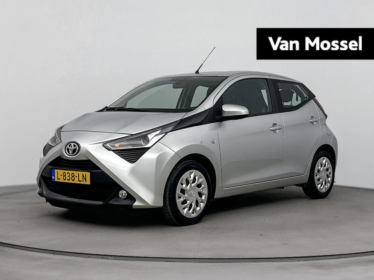 Toyota Aygo - 1.0 VVT-i x-otic | Automaat | Multimedia Scherm | Airconditioning | Apple CarPlay & Androi - AutoWereld.nl