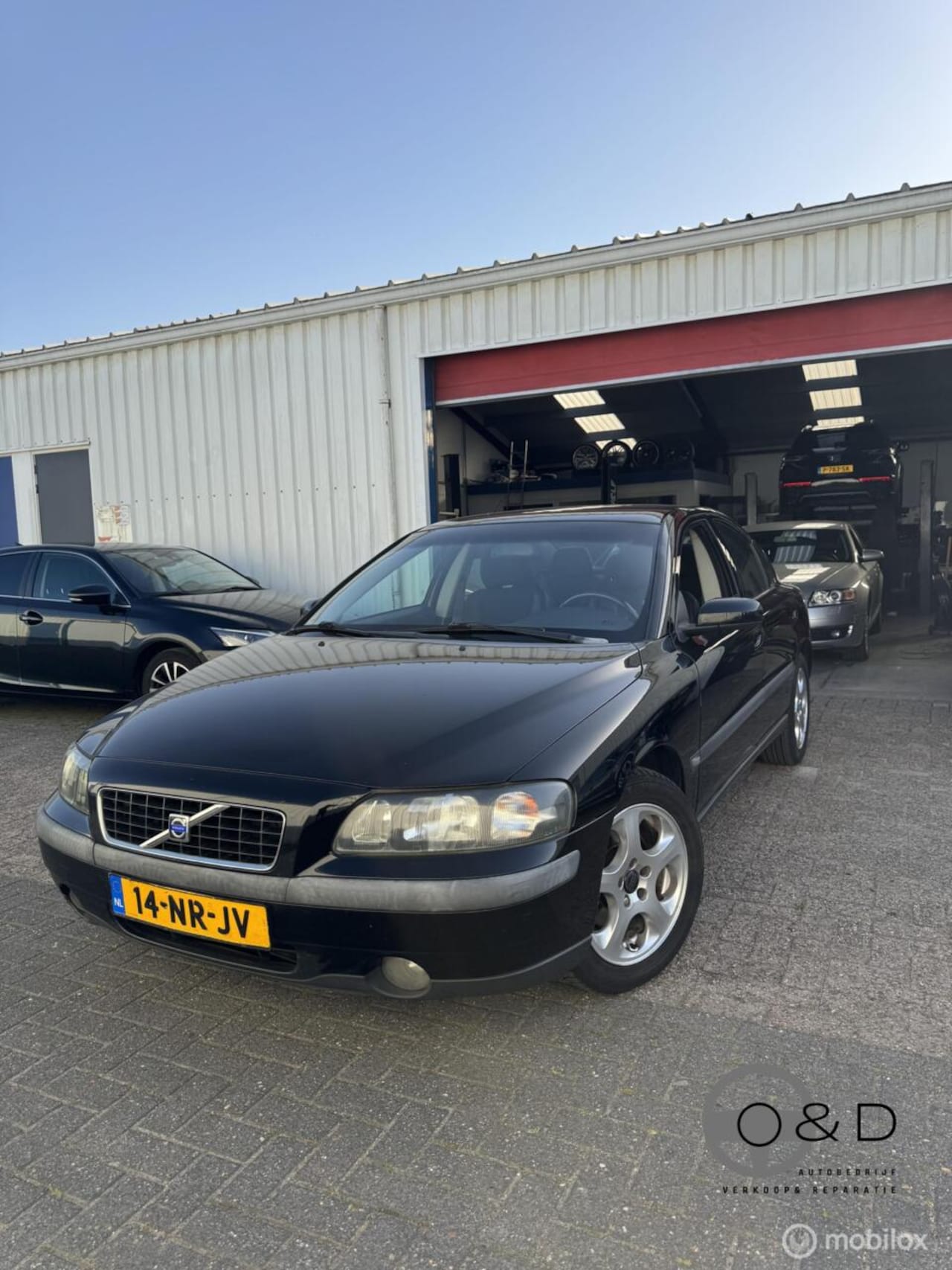 Volvo S60 - 2.4 Edition Zwart | Airco | Navi | Leer | APK - AutoWereld.nl