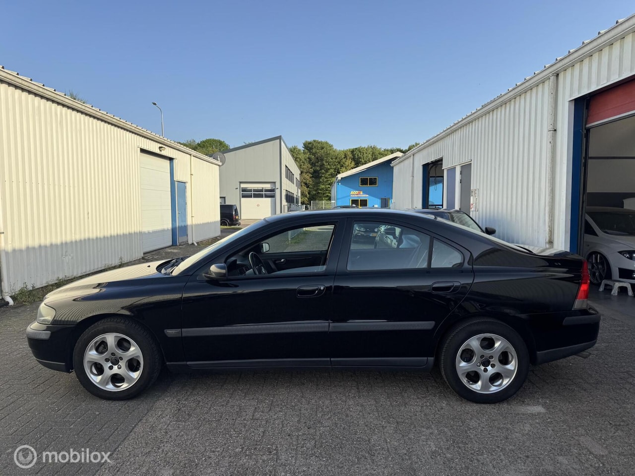Volvo S60 - 2.4 Edition Zwart | Airco | Navi | Leer | APK - AutoWereld.nl
