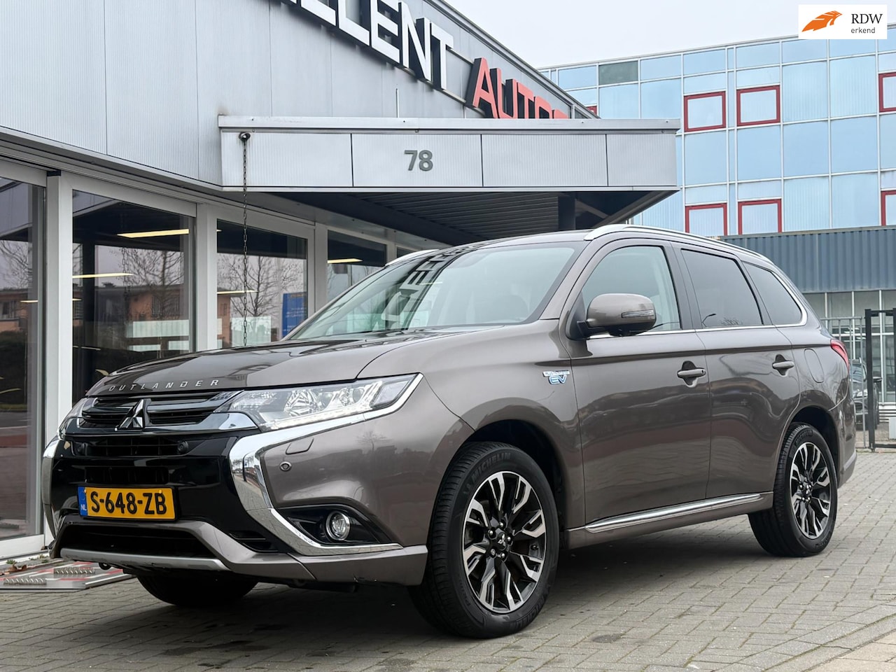 Mitsubishi Outlander - 2.0 PHEV Prestige 2.0 PHEV Prestige - AutoWereld.nl